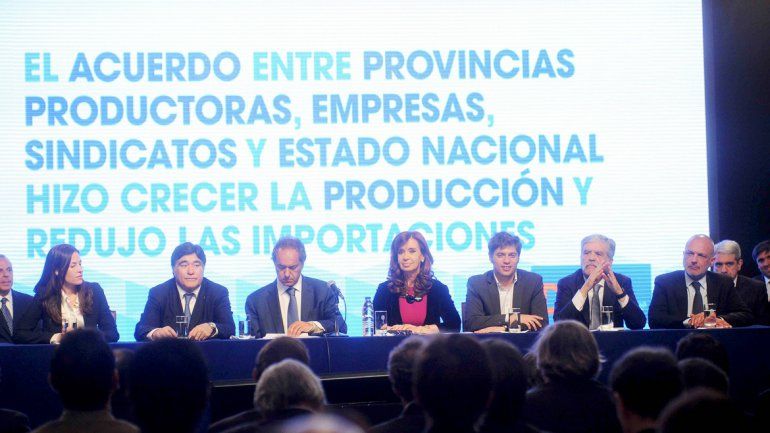 La presidenta estuvo acompañada por Carlos Zannini y Daniel Scioli.