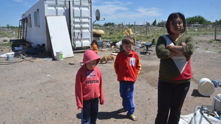 Se instalan tres familias por día en la meseta