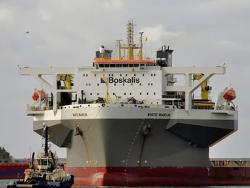 Navega hacia Bahía Blanca la flota que instalará la terminal offshore de Punta Colorada.