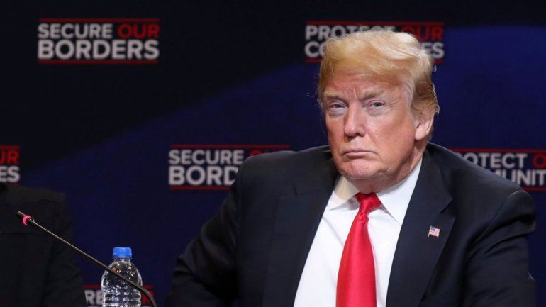 Asediado, Trump firma decreto para dejar de separar familias migrantes