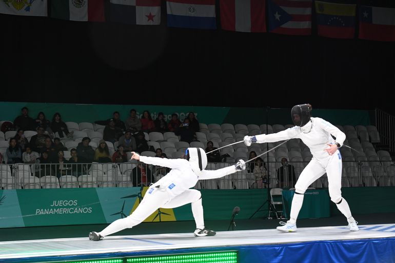 Di Tella en la lucha que le dio la presea de oro. Foto: Sergio Dovio. Di Tella en la lucha que le dio la presea de oro. Foto: Sergio Dovio.