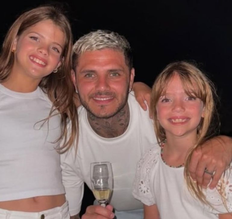 Mauro Icardi y sus hijas Mauro Icardi y sus hijas