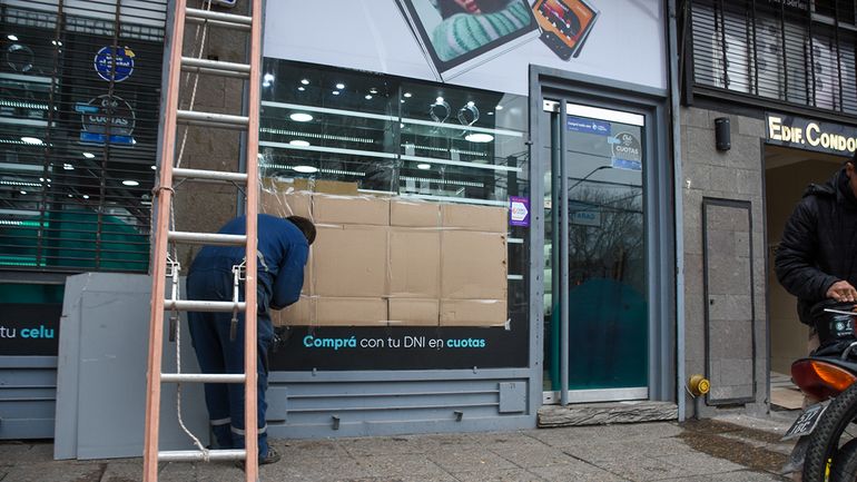 Se robaron gran cantidad de celulares, pero eran de mentira