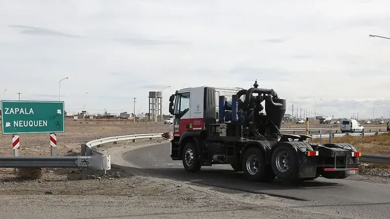 Puentes elevados en la rotonda de Casimiro Gómez: la solución al tránsito petrolero que propone Rolando Figueroa