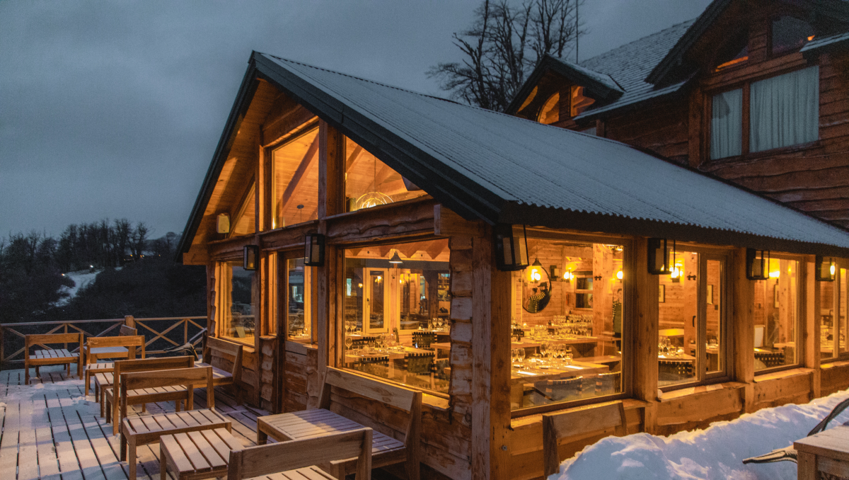 Bodega Familia Schroeder y el chef Ezequiel González en El Refugio Ski
