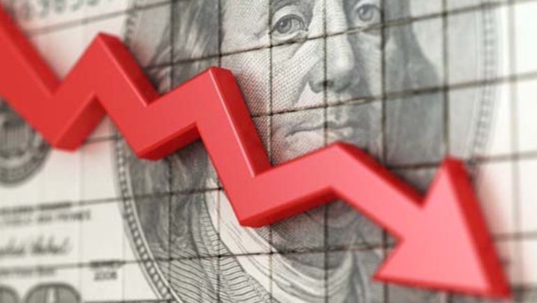 El desplome del dólar podría significar un buen avance contra la inflación, según el análisis de Javier Milei. El desplome del dólar podría significar un buen avance contra la inflación, según el análisis de Javier Milei.