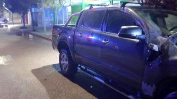 con molotov, atacaron la camioneta de un funcionario de oro con molotov, atacaron la camioneta de un funcionario de oro