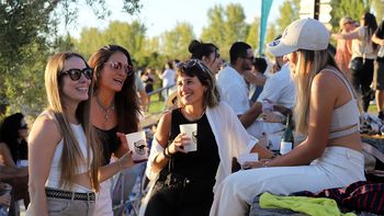 En 28 imágenes: La Vendimia Neuquina 2025 tuvo su gran cierre en Bodega Familia Schroeder