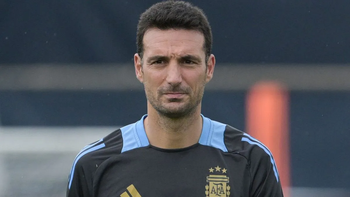 La Selección Argentina de Scaloni entrenó con dos jugadores apartados. La Selección Argentina de Scaloni entrenó con dos jugadores apartados.