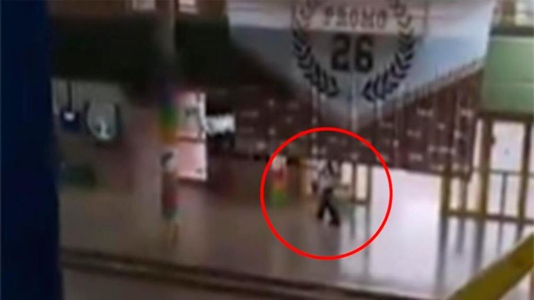 Hay dos menores -de 13 y 15 años- con heridas de arma de fuego, quienes están fuera de peligro. Hay dos menores -de 13 y 15 años- con heridas de arma de fuego, quienes están fuera de peligro.