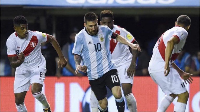 Leo Messi en acción ante los peruanos. ¿Se juega?