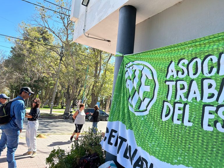 El reclamo de ATE en Recursos Humanos de Centenario por liquidación de horas y el IPC.