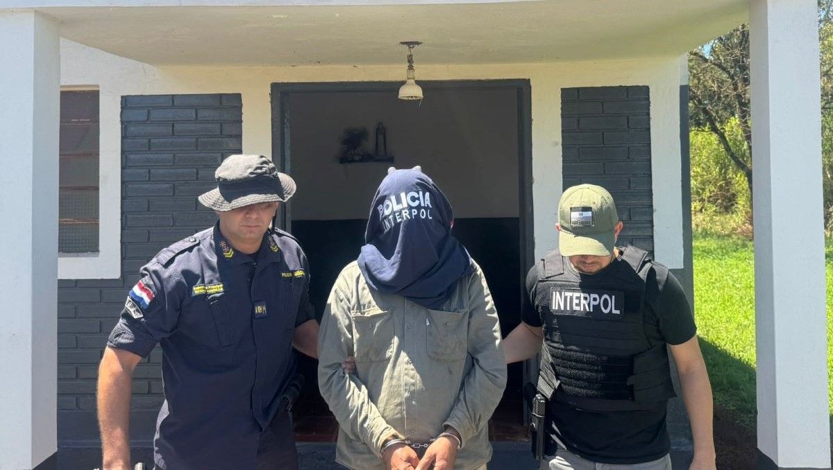 El hombre de 72 fue detenido en Paraguay por Interpol. Está acusado de abusar de sus nietas en Cipolletti y no asistió a la convocatoria judicial. Iniciaron el trámite para extraditarlo.&nbsp;