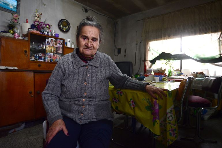 La anciana dijo que a sus 86 años fue la primera vez que la atacó un perro. Le sorprendió que ningún testigo se metiera a ahuyentar a los peligrosos canes.