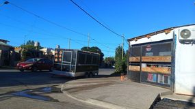 El ataque narco sucedió el lunes 6 de abril por la noche contra un grupo de jóvenes que estaba en un carro gastrónomico. | LM Neuquen El ataque narco sucedió el lunes 6 de abril por la noche contra un grupo de jóvenes que estaba en un carro gastrónomico.