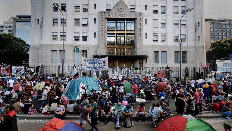 Bullrich denunció a un dirigente social por incitar a los saqueos