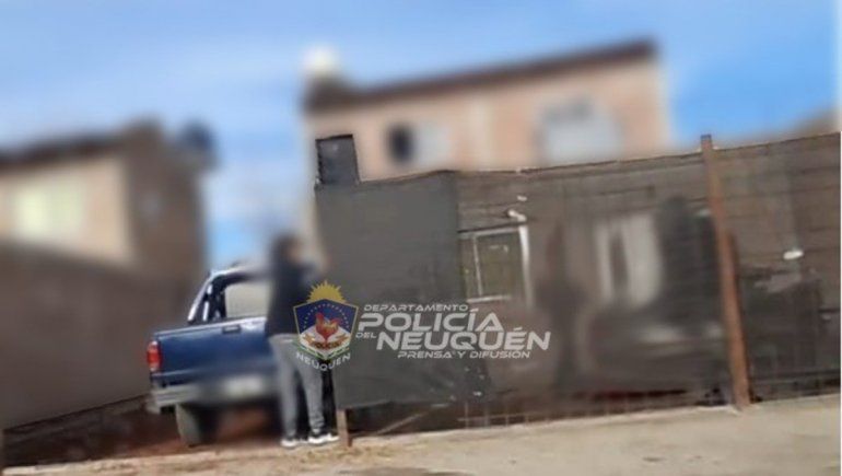 Dejó su camioneta estacionada, le rompieron un vidrio y le robaron todo