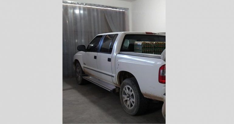 Estacionó frente a su negocio y le robaron la camioneta