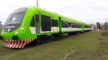 el nuevo tren patagonico ya esta camino a rio negro el nuevo tren patagonico ya esta camino a rio negro