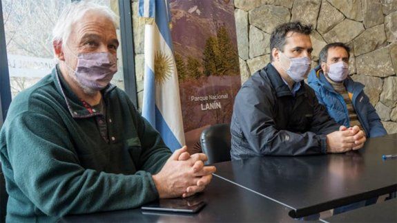 La firma se realizó en instalaciones del Parque Nacional Lanín.