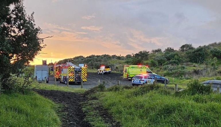 Derrumbe fatal en una playa de Nueva Zelanda: murió un hombre atrapado bajo la arena Derrumbe fatal en una playa de Nueva Zelanda: murió un hombre atrapado bajo la arena