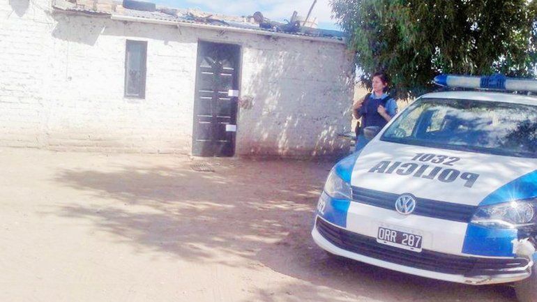 La Policía levantó rastros en la vivienda de Colonia 2 de Abril.