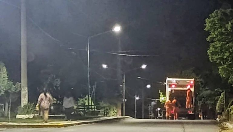 Ante la falta de recolección en Loncopué, el intendente y funcionarios salieron a juntar la basura