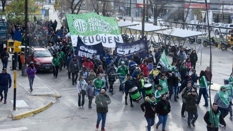 Cientos marcharon a la Casa de Gobierno