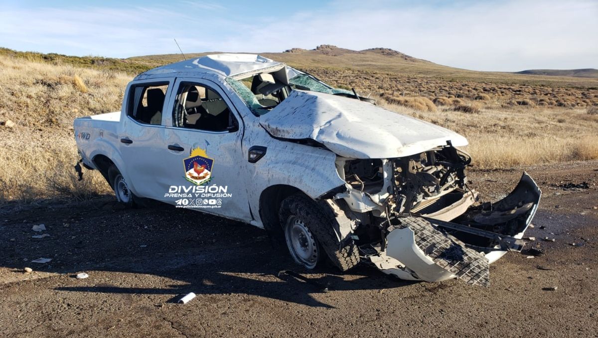 La camioneta del organismo provincial de Neuquén que sufrió el vuelco