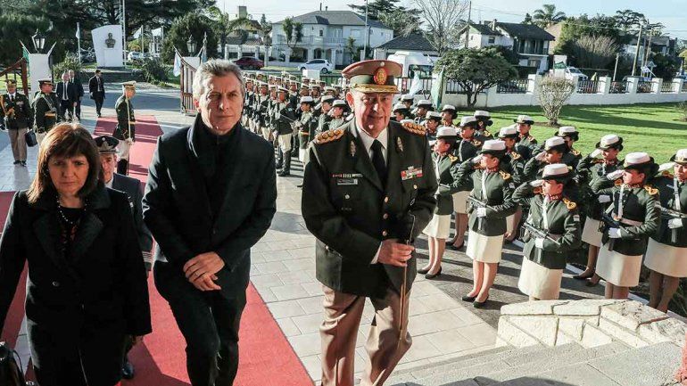 El Presidente agradeció a los gendarmes por no tener miedo.