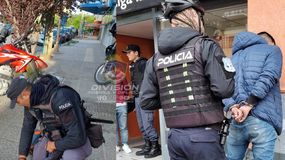 Andaban en una moto robada e intentaban robar otras en pleno centro