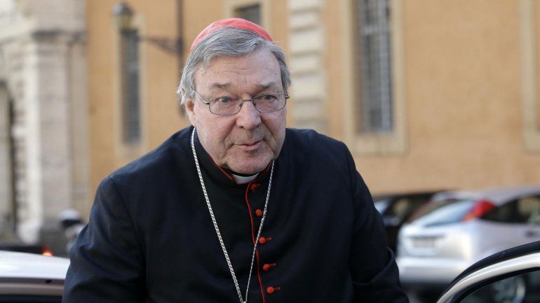 El Papa decidió otorgarle un período de excedencia para defenderse.