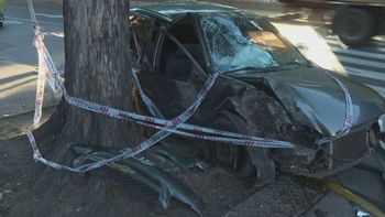 Al lugar del violento choque arribó de inmediato la familia del conductor y tuvieron una fuerte discusión. Al lugar del violento choque arribó de inmediato la familia del conductor y tuvieron una fuerte discusión.