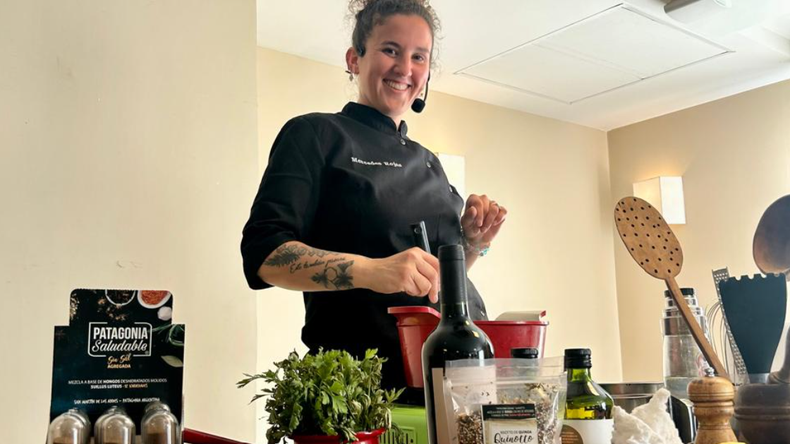 El ingrediente secreto detrás de Patagonia Cocina: Mercedes Rojas, una emprendedora que supo reinventar el rumbo sin perder el horizonte. Foto: gentileza | LM Neuquen El ingrediente secreto detrás de Patagonia Cocina: Mercedes Rojas, una emprendedora que supo reinventar el rumbo sin perder el horizonte. Foto: gentileza