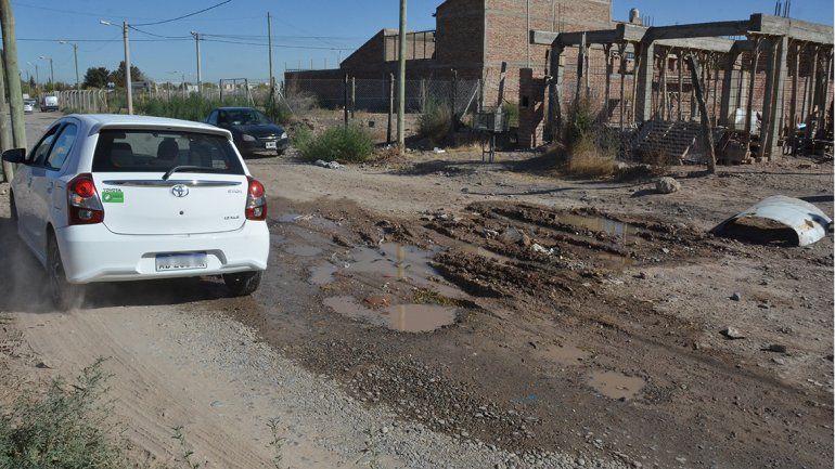 Reclaman al EPAS y al municipio que habiliten las cloacas en un sector de Huiliches