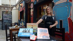 El resto-bar que potencia encuentros con juegos de mesa