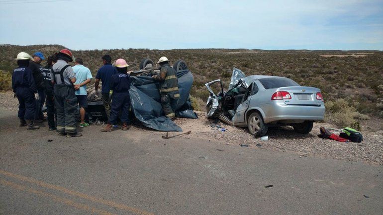 Trabajaron en el lugar bomberos y personal policial. Los vehículos fueron secuestrados para realizar las posteriores pericias.