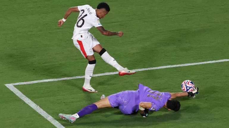 La ataja de Bono que lo consagró como la figura contra el Manchester City