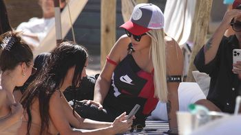 las fotos de zaira y wanda nara en las playas en modo ninera las fotos de zaira y wanda nara en las playas en modo ninera