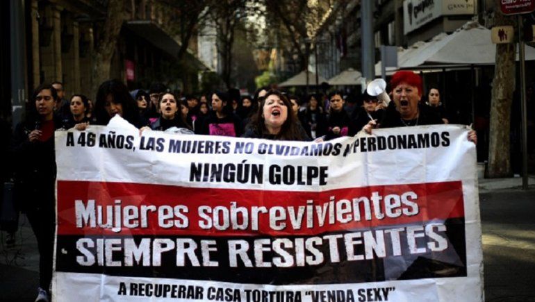 Chilenas visibilizan los abusos sexuales de la dictadura