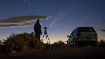 La magia de captar un cometa en el cielo de Neuquén / Fotos 