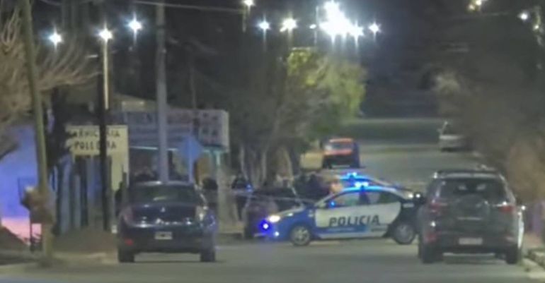Un joven muerto en medio de la calle en Cutral Co: fue asesinado de un tiro en la espalda