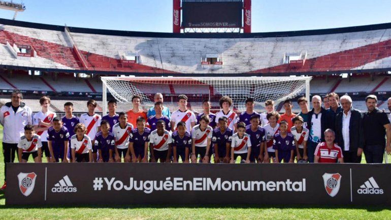 De la cueva en Tailandia al Monumental de River