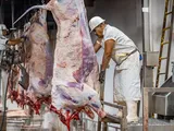 El establecimiento cerró de forma definitiva y responsabilizó al ingreso de carne del exterior “sin control”. Más de un centenar de empleados quedaron sin trabajo.