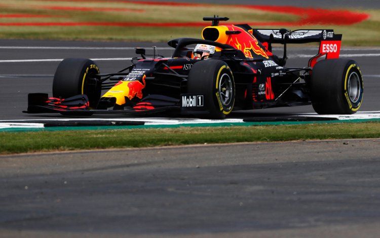 Max Verstappen y Red Bull consiguieron su primera victoria de la temporada al llevarse el Gran Premio 70 Aniversario de la F&oacute;rmula 1 en Silverstone.