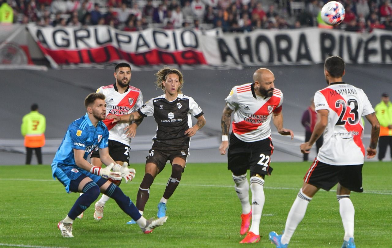 Histórico: el cipoleño Centurión debutó en el arco de River