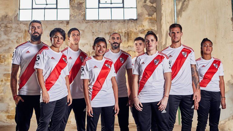 Pinta bien...: el Millo presentó la nueva camiseta