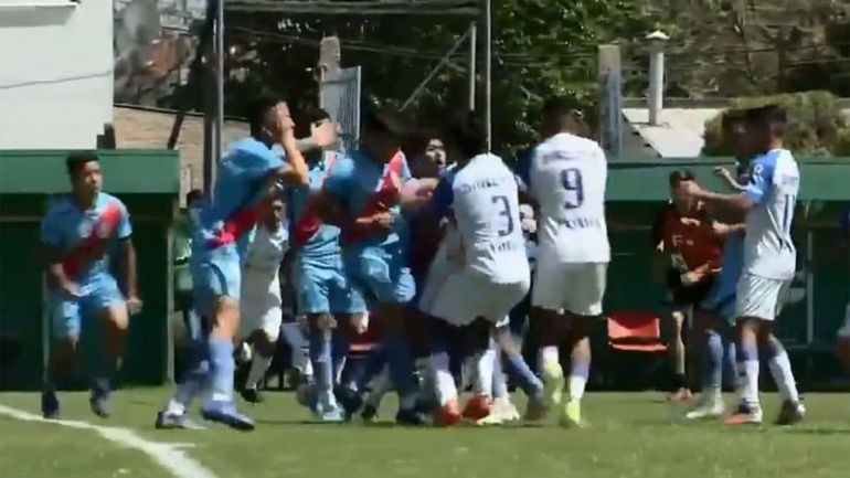 Lamentable: terminaron a las trompadas en partido de Reserva