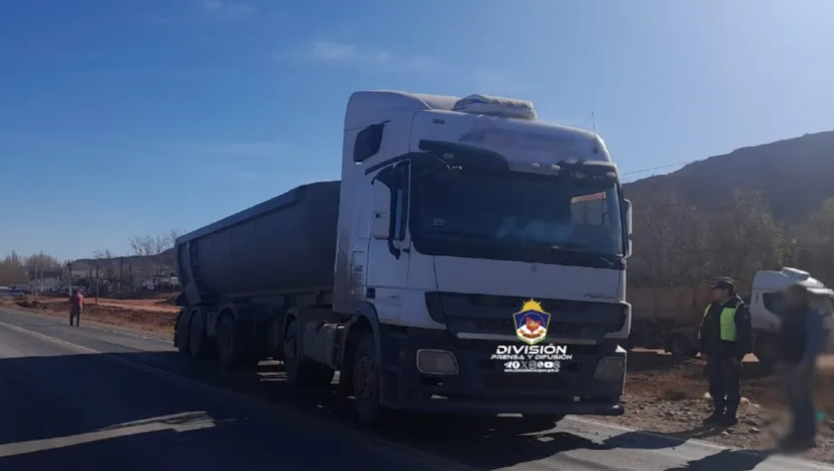 Efectivos de la Comisaría Décima de Añelo demoraron al hombre, que intentó escaparse.