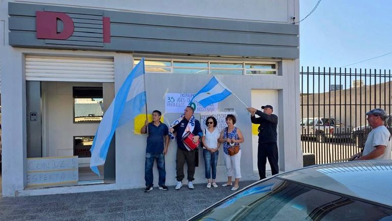 Despidos en una droguería en Neuquén con más de 30 años de historia. Despidos en una droguería en Neuquén con más de 30 años de historia.
